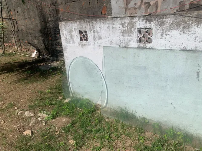 Vendo porta de vidro e mesa de vidro leiam o anúncio