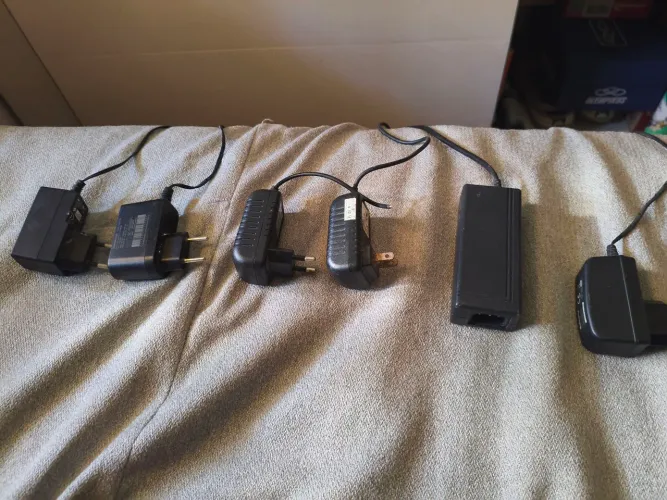 Fontes diversas para notebook monitor e tvs