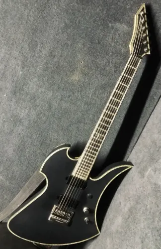 guitarra B.C. RICH MONCKINGBIRD