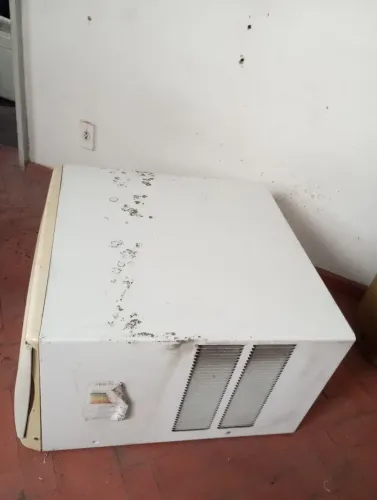 Vendo dois ar condicionado Consul, um de 10.000 e outro de 7.000 BTU .