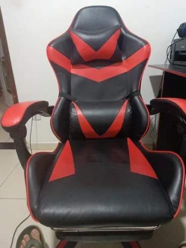Cadeira Gamer Preta e Vermelha - Excelente Estado