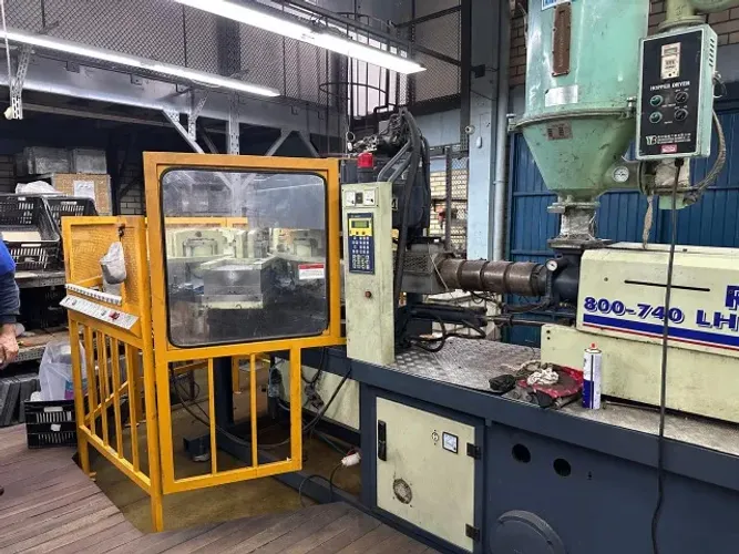 Maquina Injetora Rotativa Himaco MR 8 800 740 LH, ano 2007