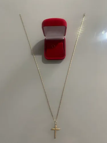 COLAR DE OURO 60cm - PIASTRINE COM PINGENTE CRUCIFIXO 