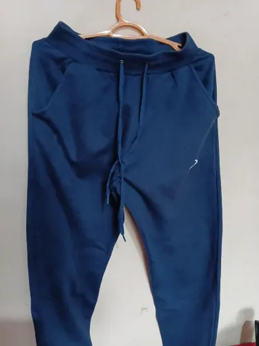 Calça de moletom masculina ORIGINAL AUTHENTIC. TAMANHO P. Com elastano. Em bom estado.
