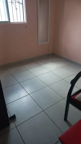 Alugo casa 