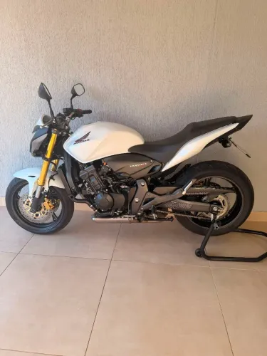 Vende-se linda Hornet 600
