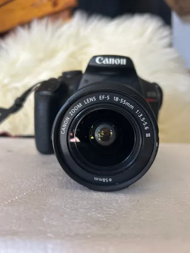 Câmera fotográfica cânon T7