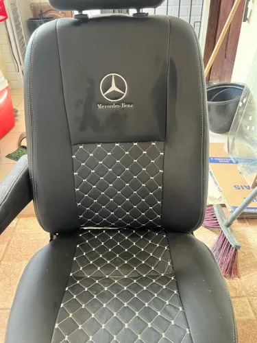 Banco Mercedes bens preto
