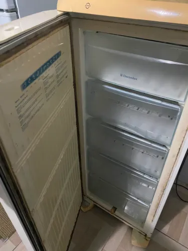 Freezer Vertical Electrolux FE18 145L Funcionando Perfeitamente
