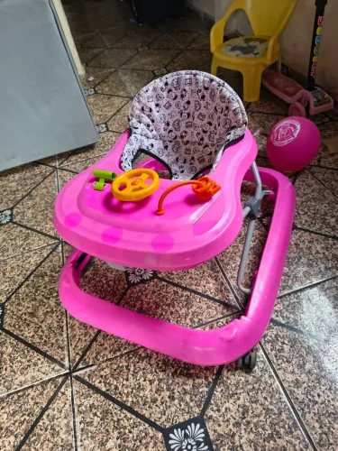 Andador rosa menina
