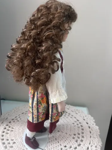 Boneca de porcelana 