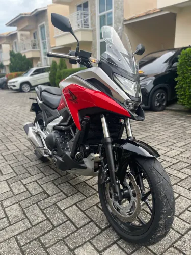 Moto zero de verdade com apenas 765 km rodados Versão com câmbio DCT
