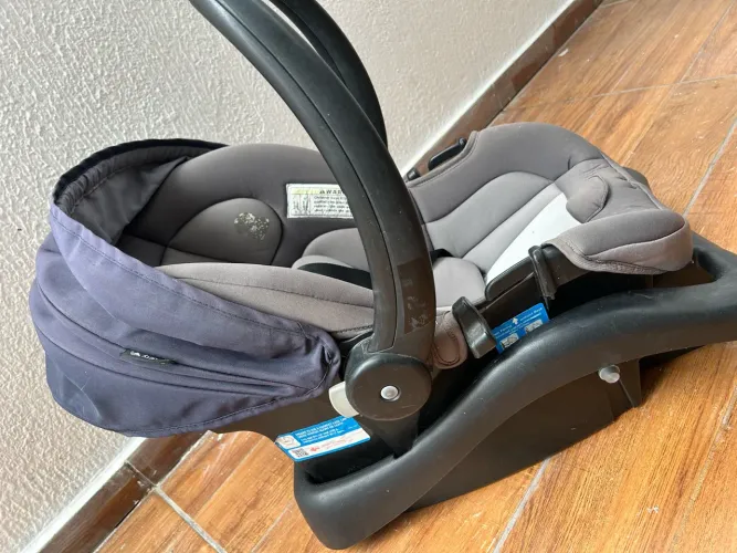 Bebê conforto + carrinho que acopla o bebê conforto