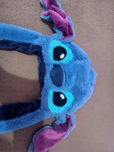 Touca gorro de pelúcia do Stich. 
