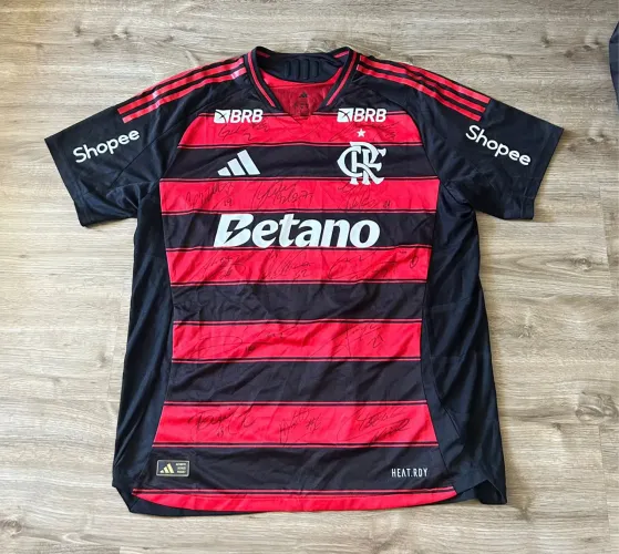 Camisa Flamengo Pulgar modelo jogador autografada pelo elenco 2025