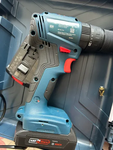 Bosch GSB 185-LI 18V SEMINOVA (estado de nova)