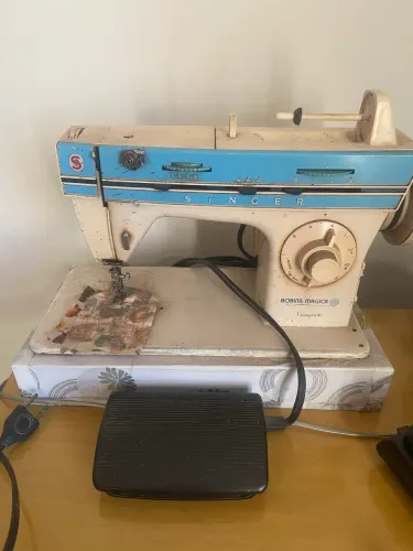 Máquina de costura singer bobina mágica retrô