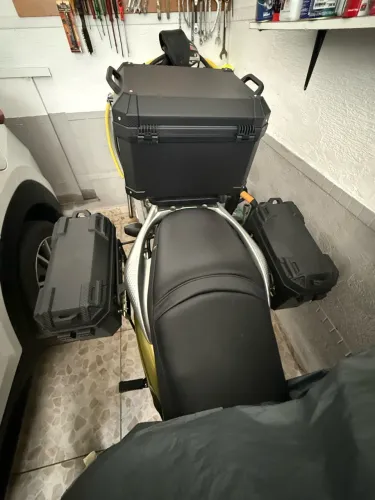 Baú lateral 28litros compatível com qualquer moto é de cima 56lt