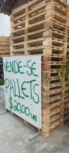 Paletes de madeira seminovos