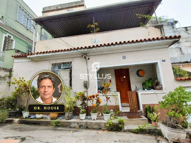Casa de Vila Charmosa com 3 Quartos e Amplo Terraço no Encantado! M73P