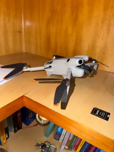 Vendo drone DJI mini 4 pro