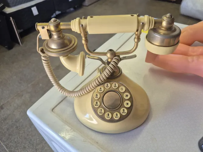 telefone fixo vintage/retrô em estilo francês