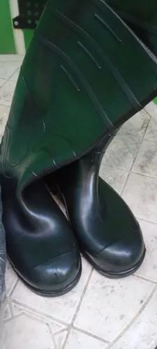  2 botas cano longo novas