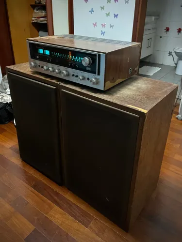 Sistema de som Reciver Sansui, vitrola Akai e Caixas Novik artesanais.