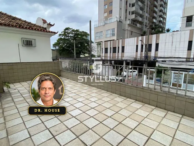 Casa Linear Espaçosa com 8 Quartos e Terraço em Todos os Santos! M63V