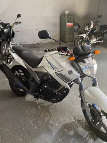 Yamaha fazer 250cc 2014 shalom veículos 