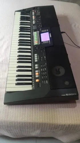 TECLADO PSRS 550 YAMAHA