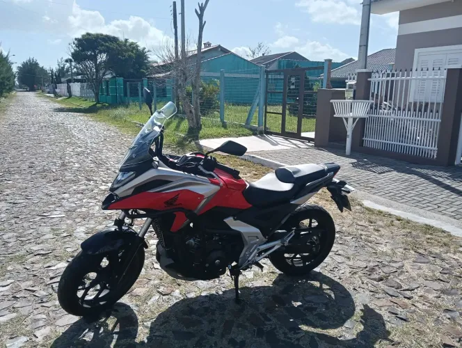 Moto Honda NC 750X em estado de nova
