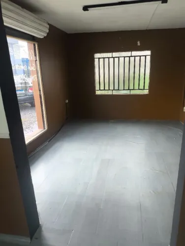 ALUGA-SE SALA COMERCIAL 