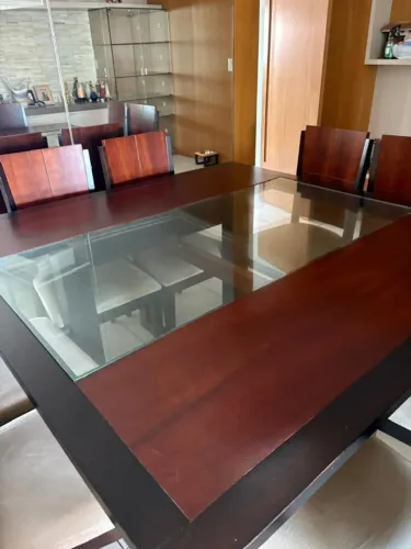 Mesa de Jantar Quadrada Madeira com Vidro e 8 Cadeiras de Madeira