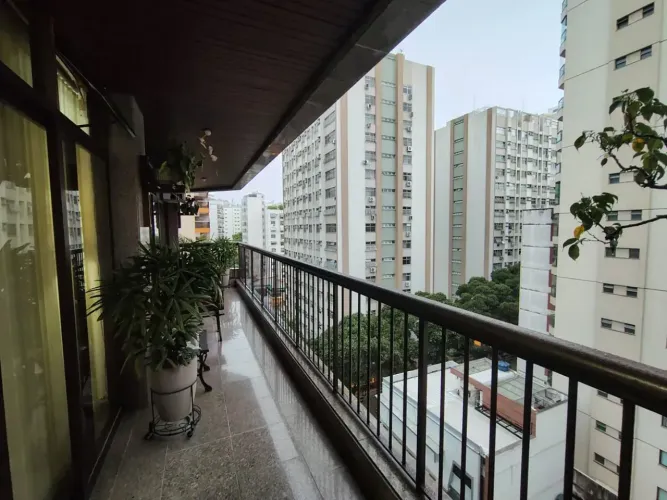 BS IMOBILIÁRIA VENDE  Este incrível apartamento de 4 quartos, 2 suítes, 3 salas, 4 banheir