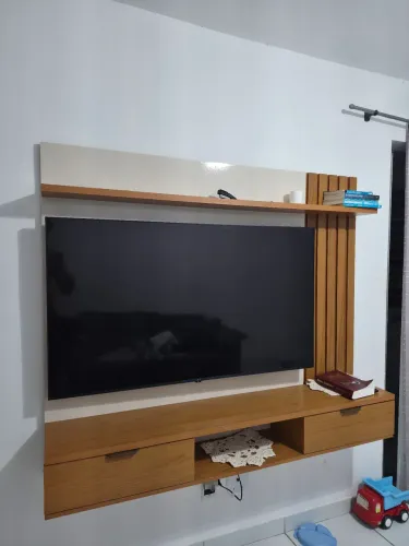 VENDO TV E PAINEL