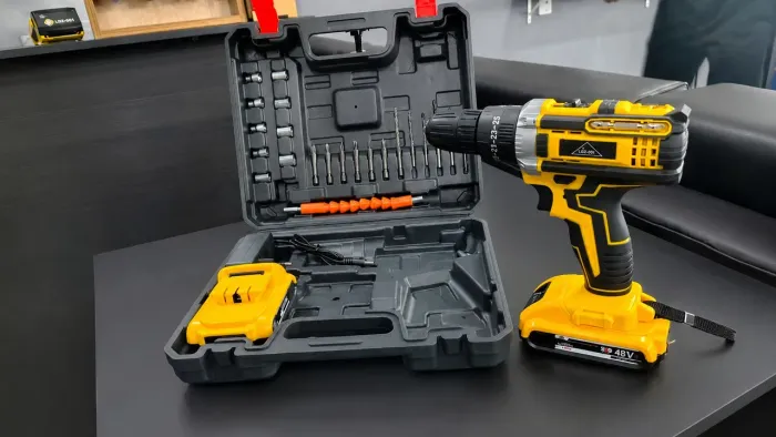 ? Parafusadeira e Furadeira Sem Fio 48V com Maleta e Acessórios - Nova!