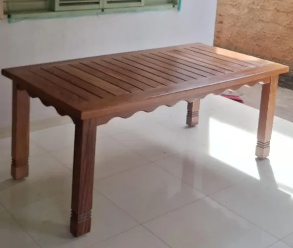 Mesa de madeira angelim pedra