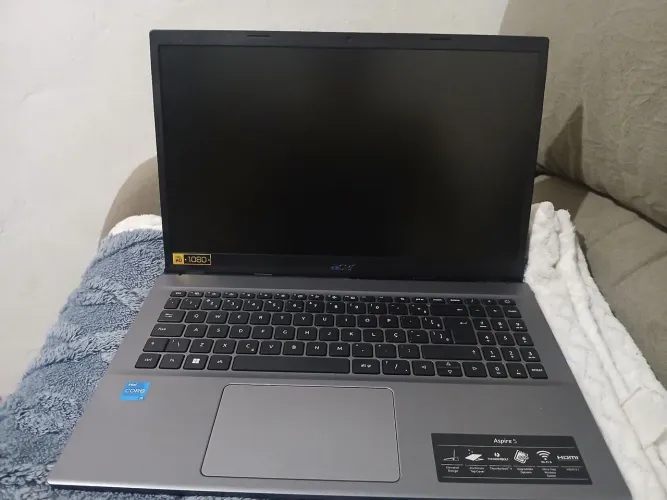 Excelente notebook, ótimo estado de conservação. Pouquíssimas vezes usado!!