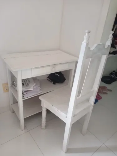 Mesa madeira com cadeira