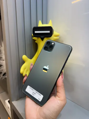 iPhone 11 Pro Max 64Gb verde bateria 81%