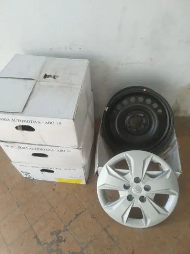 Rodas com calotas originais CRETA