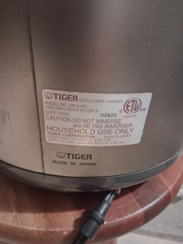 Panela Elétrica Tiger 10 copos JNP S18U
