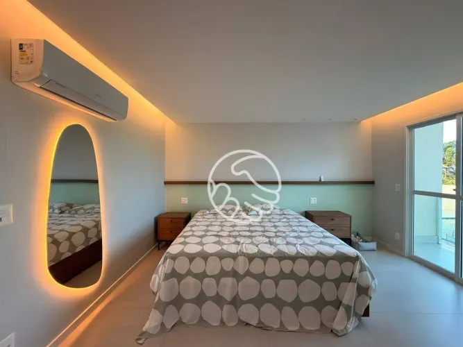 Casa em condomínio fechado em Guarapari com 3 suítes e área de lazer completa.