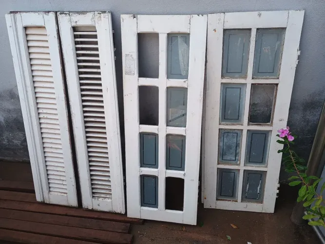 Janelas de Madeira Maciça com Vitrais