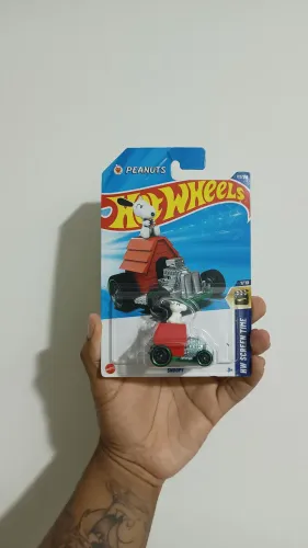 Hotwheels Snoopy