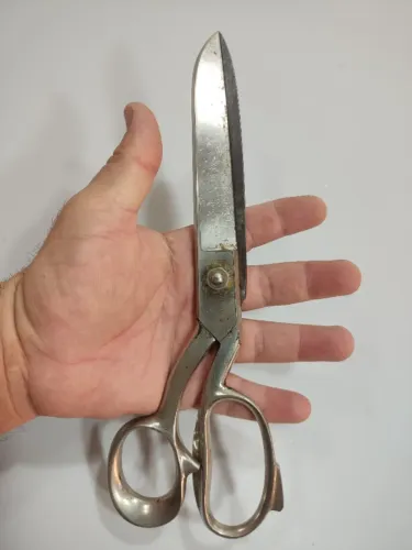 Tesoura Antiga Grande Mundial Profissional 26cm Gpg (Usado)