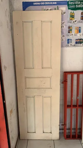 VENDO DUAS PORTAS EM PERFEITO ESTADO MEDIDAS 60x 2,10 OUTRA 70x2,10