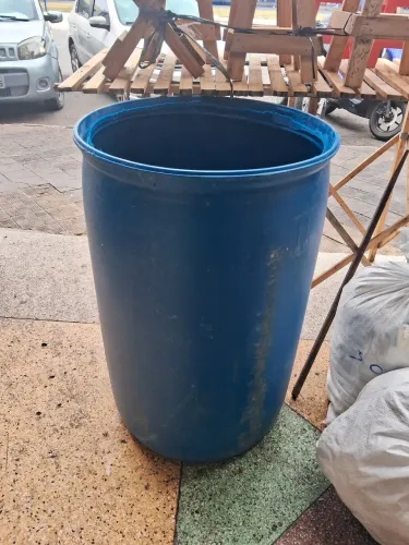 Bombonas de plástico  pra lixo ou água 