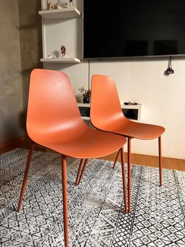 2 Cadeiras na cor terracota - estrutura de ferro